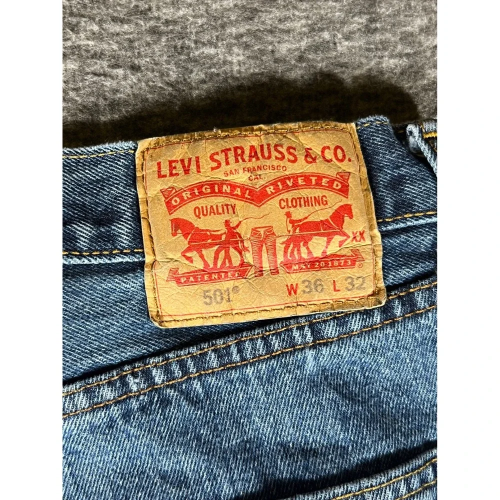 Levis 501 Original Fit Mens Blue Straight Leg Button Fly Denim Jeans 36x31